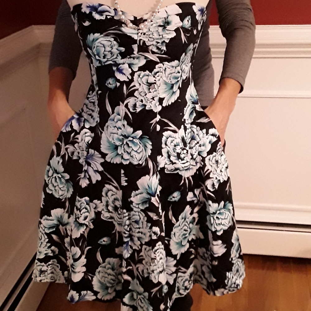 Dress - Picture 3 of 3